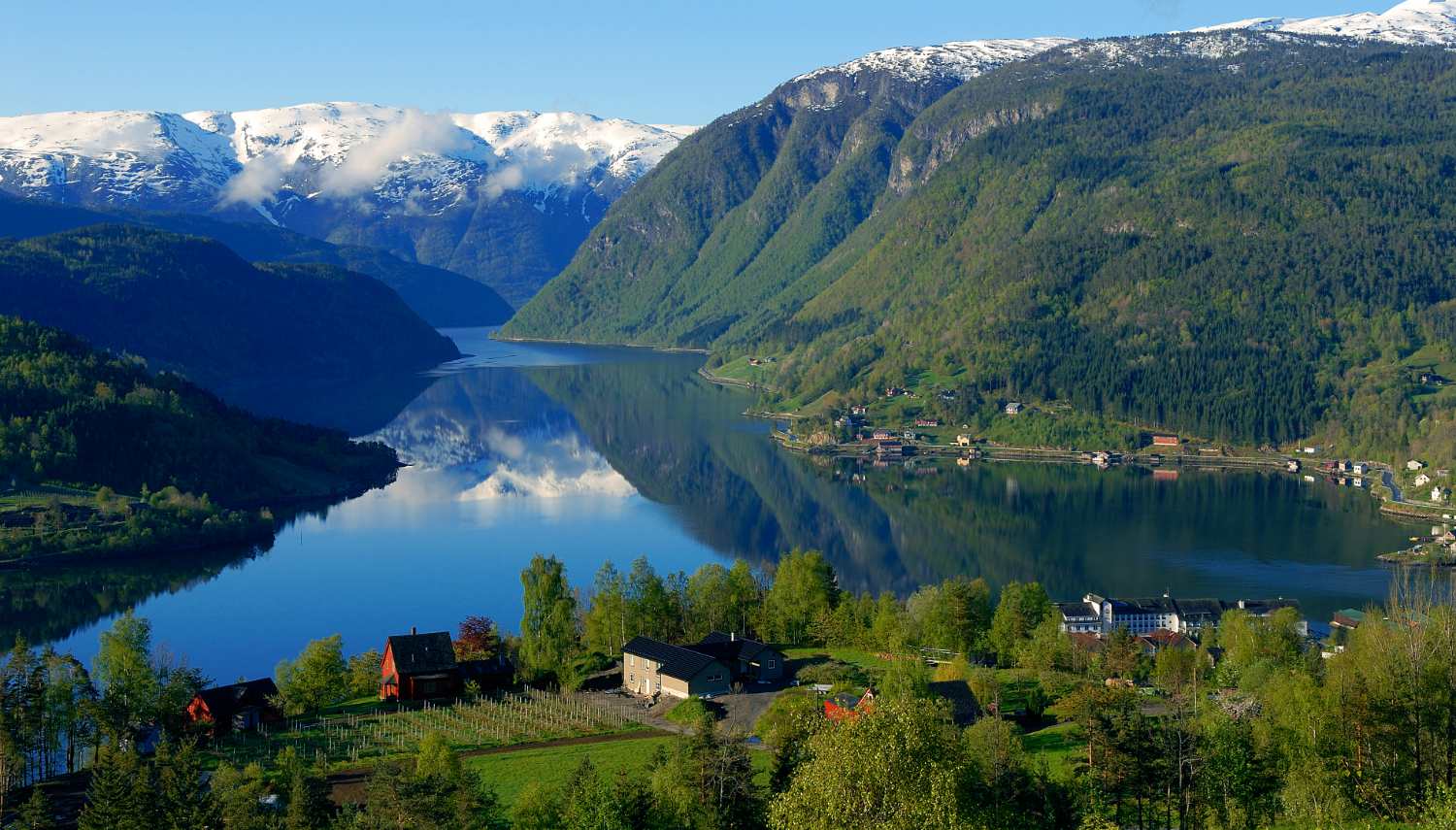 Hardangerfjorden - Norges Nest Lengste Fjord - VisitBergen.com