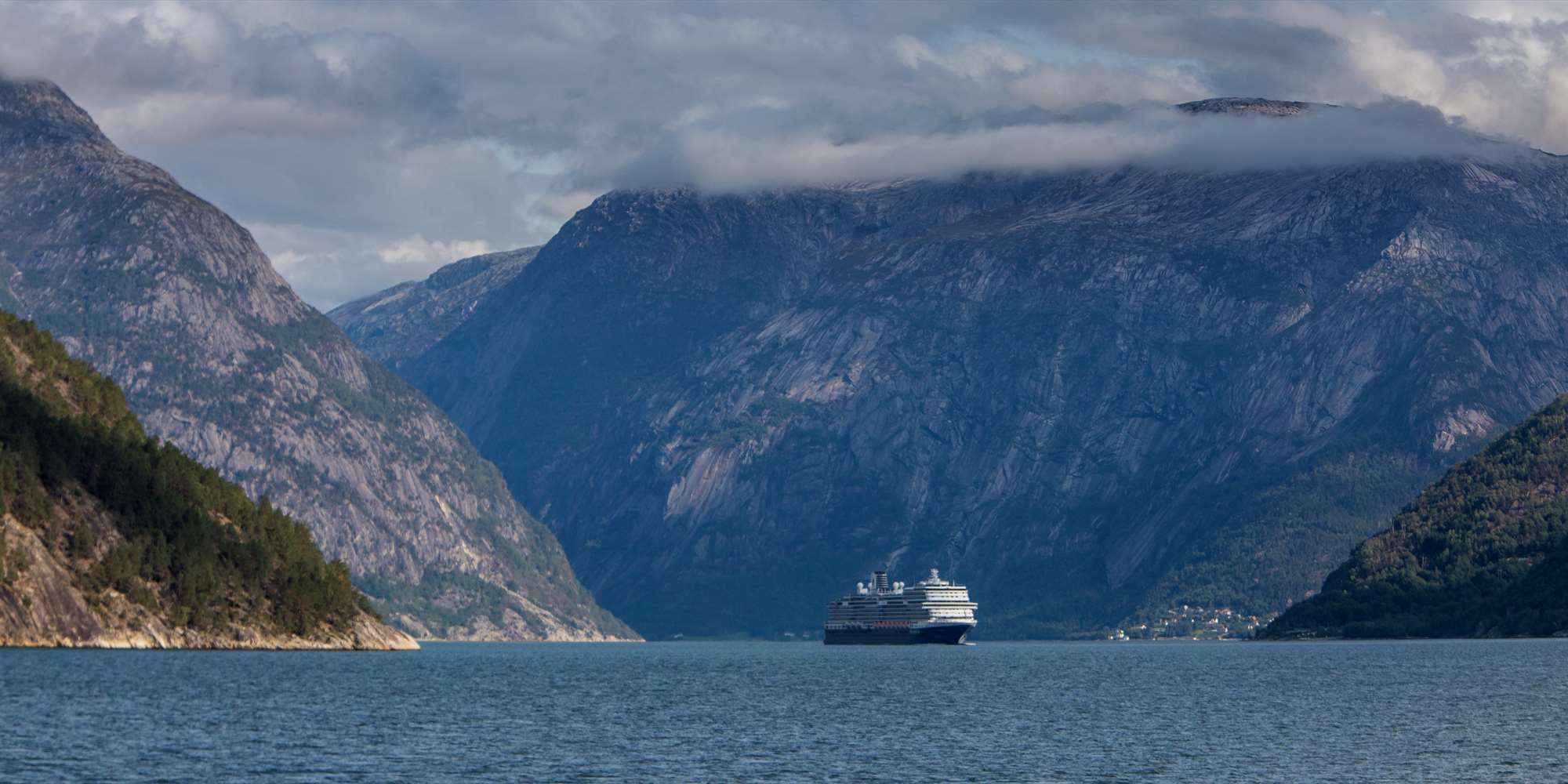 Fjordcruise på Hardangerfjorden - visitBergen.com